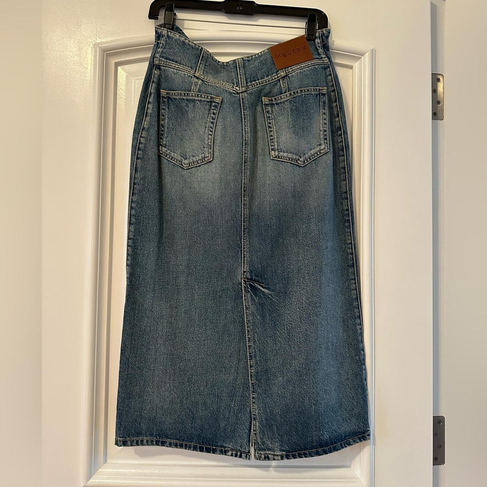 Alexander McQueen
Foldover-Waist Midi Denim Skirt - Picture 10 of 13